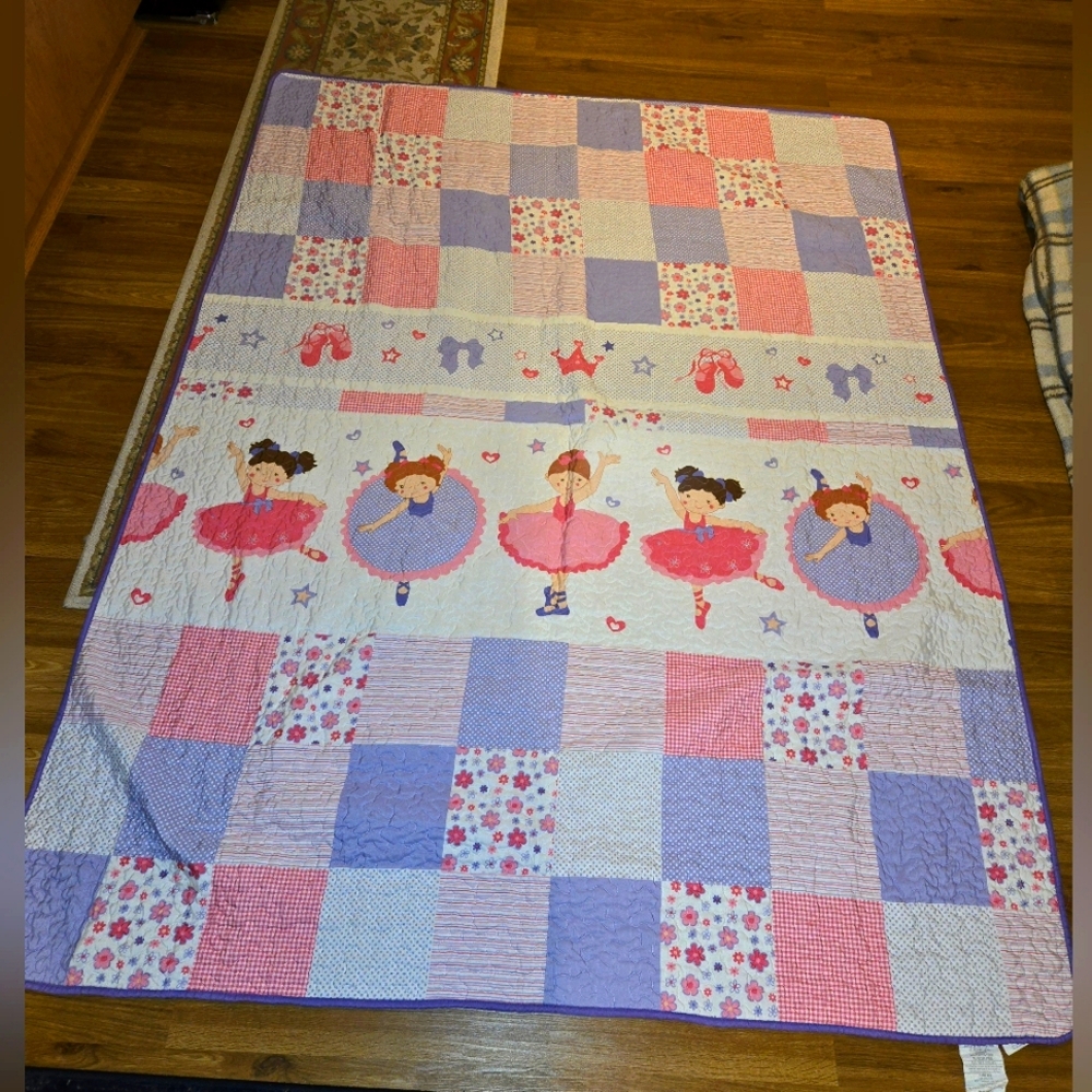 Twin ballerina quilt with pillow sham